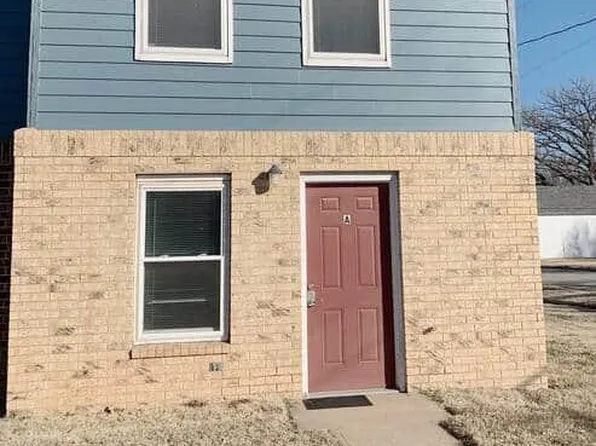 300 W 1st Ave APT B, Medicine Lodge, KS 67104