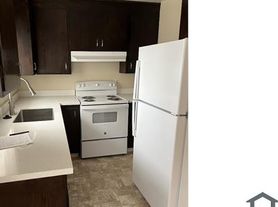 3042 Macarthur Blvd, Oakland, CA