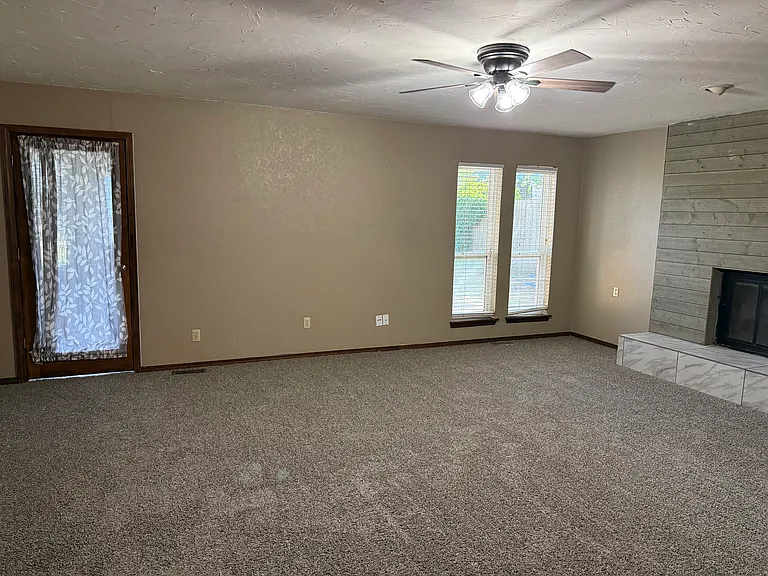 204 Redbud St — Photo 5