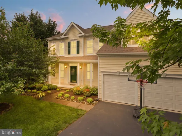 17233 Magic Mountain Dr, Round Hill, VA 20141