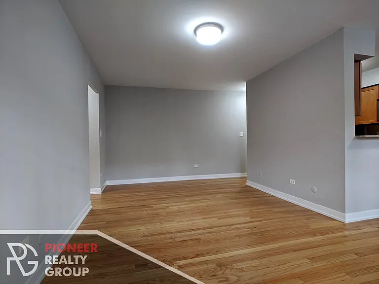 522 W Oakdale Ave #525-402 — Photo 1