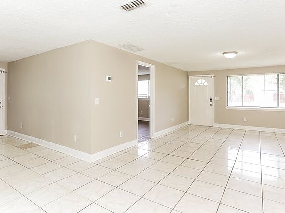 4th image of 11075 Bluehill Dr