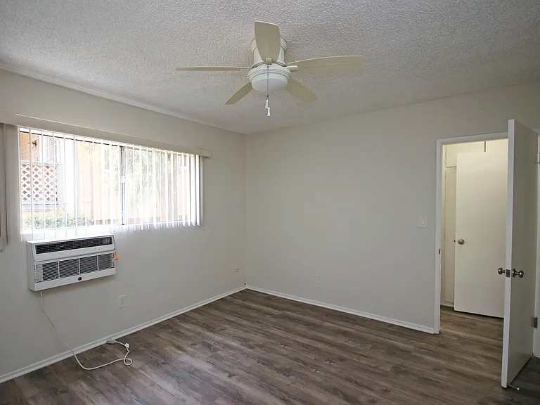 567 N Holliston Ave #1 — Photo 20