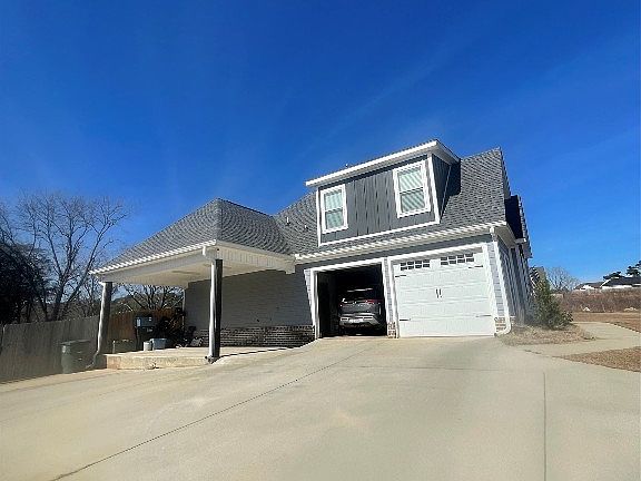 5th image of 104 Hand Ln