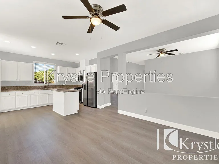 824 Cedarcrest Dr — Photo 14