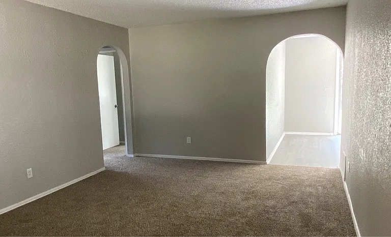 605 Lloyd Ave — Photo 3