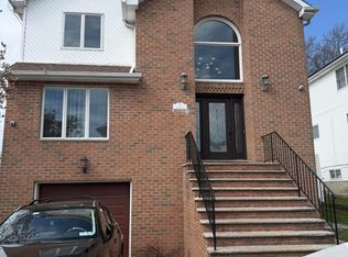 18 Delia Ct, Staten Island, NY 10307