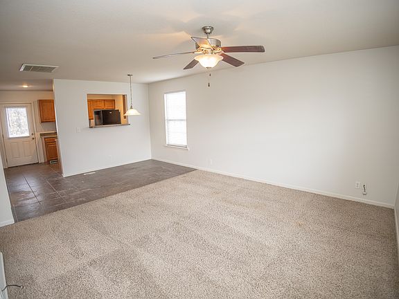 4th image of 911 Ashley Dr APT B