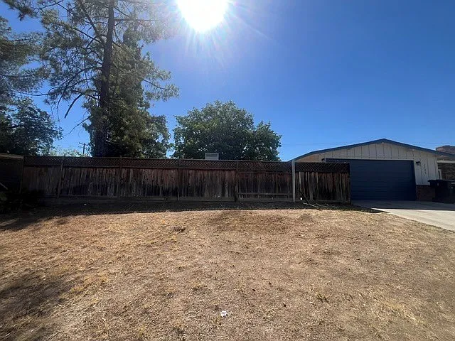 2706 Pasadena St — Photo 3