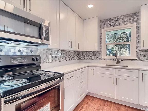 Kitchen-Electric stove