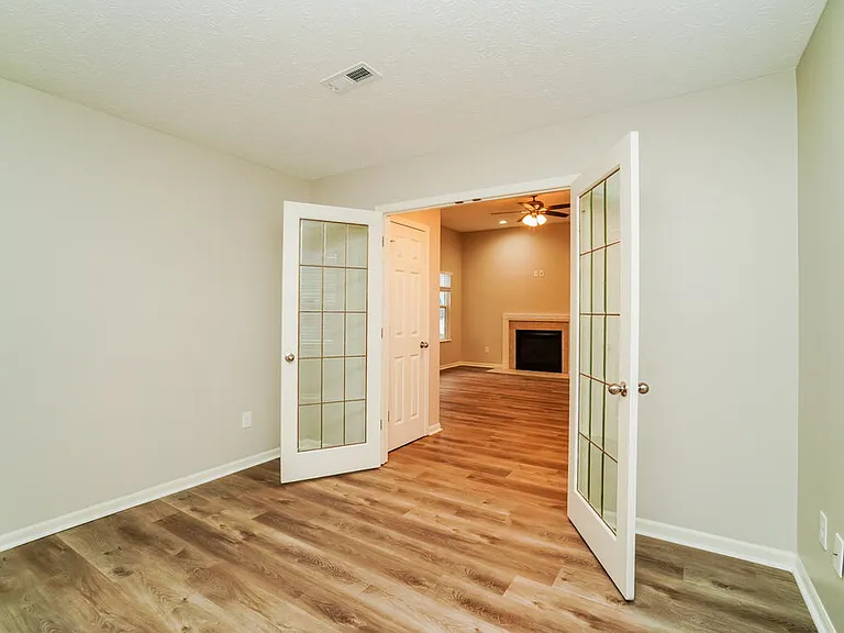 1272 Poplar Creek Ct — Photo 12