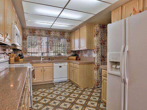 3rd image of 2903 E Alta Loma Dr