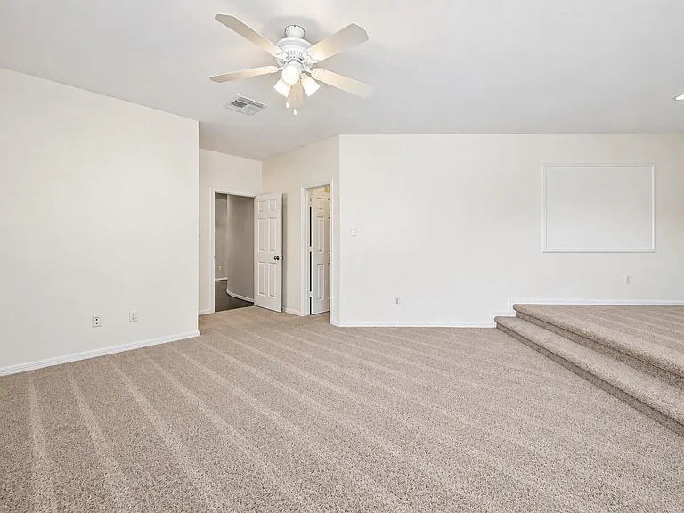 8110 Clearwater Xing — Photo 32