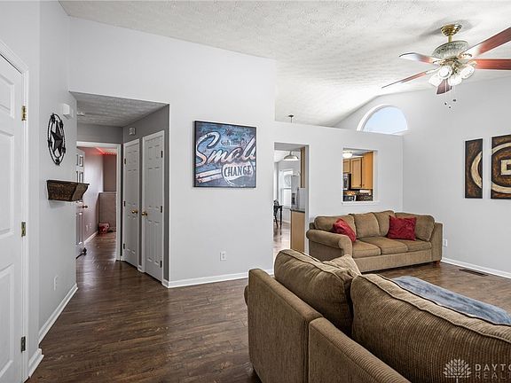 3rd image of 418 Lake Front Dr