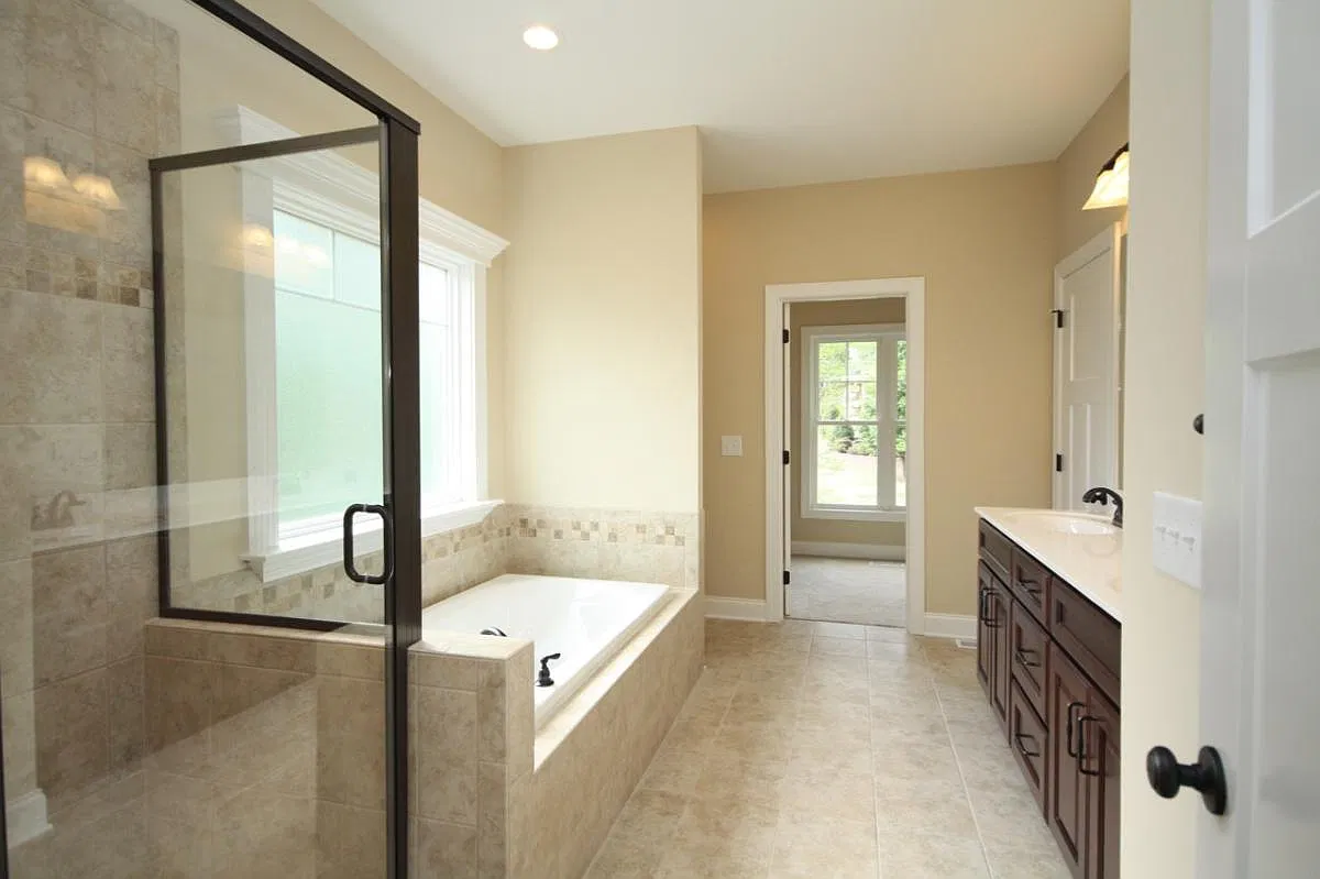 4 bed, 2.5 bath, 2558 sqft, $2,825 — Photo 3