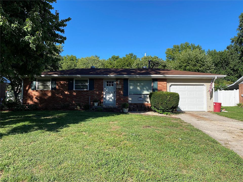 1st image of 821 Amherst Dr