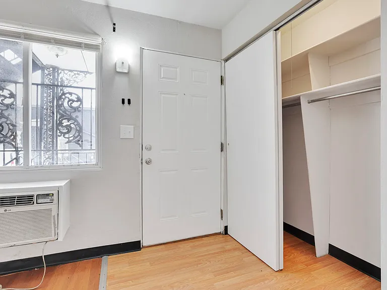 27 W 8th Ave #D — Photo 7