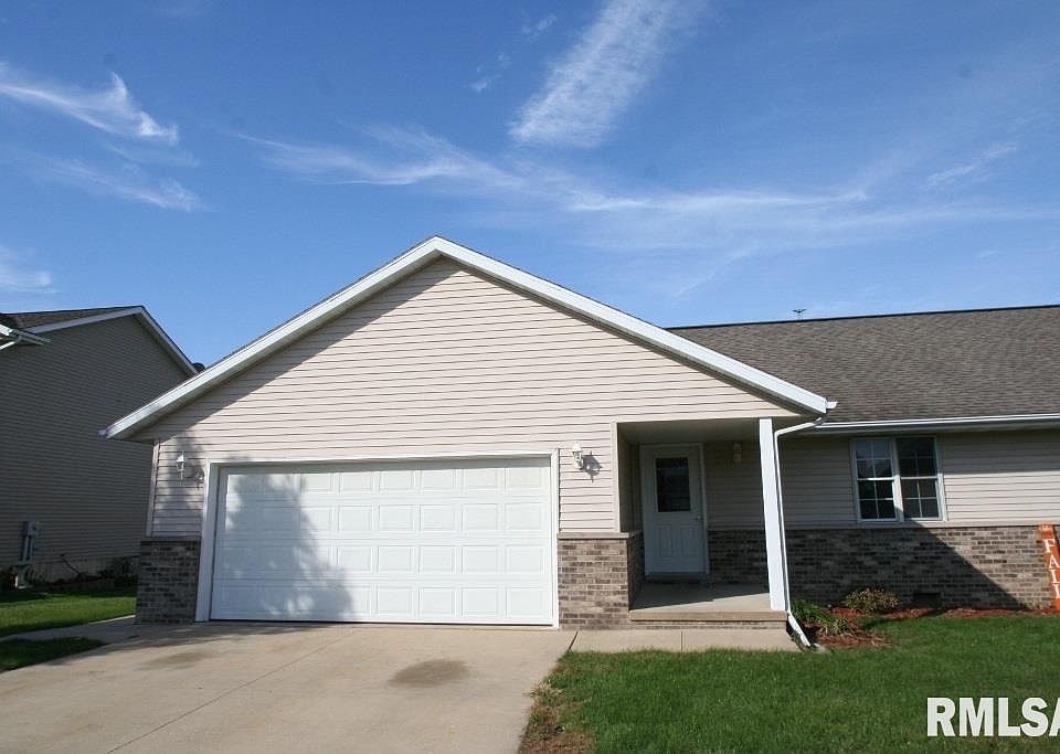 1st image of 12 Thomas Ct
