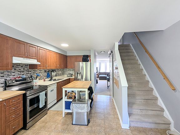 4th image of 67 Brookside St