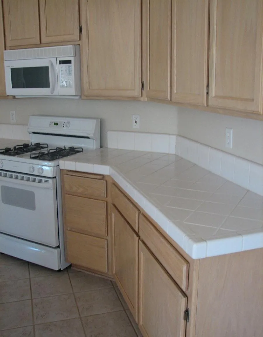 3 bed, 1233 sqft, $1,950 — Photo 2