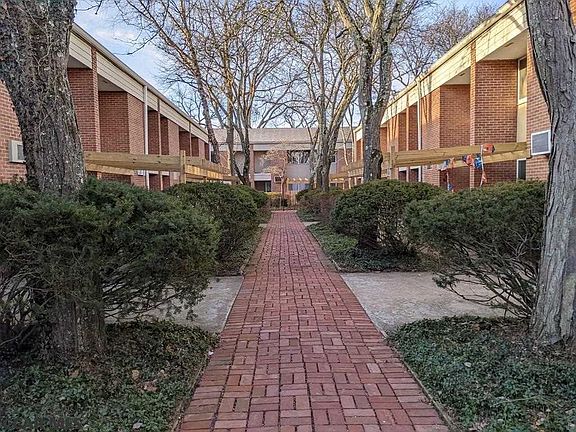 2nd image of 712 W Beaver Ave APT E