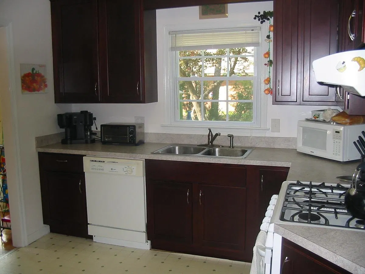 4 bed, 1.5 bath, 1600 sqft, $1,900 — Photo 3
