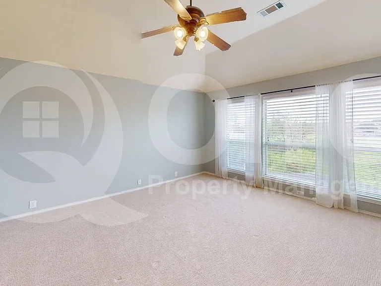 11281 Balcones Dr — Photo 11