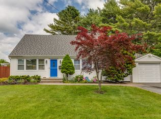 176 Central Park Rd, Plainview, NY 11803