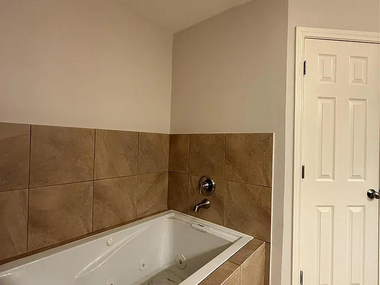 5935 Wildbriar Ln — Photo 13