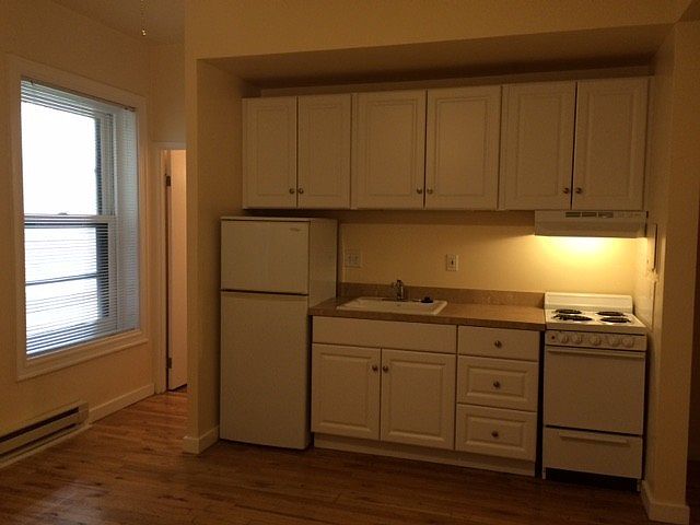 2nd image of 1129 SW Washington St #308