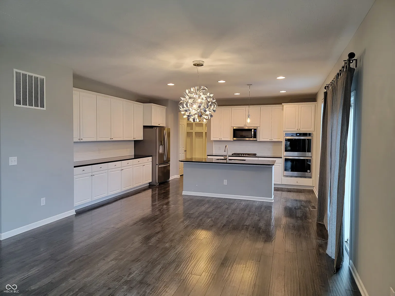 4 bed, 2.5 bath, 2782 sqft, $3,500 — Photo 4
