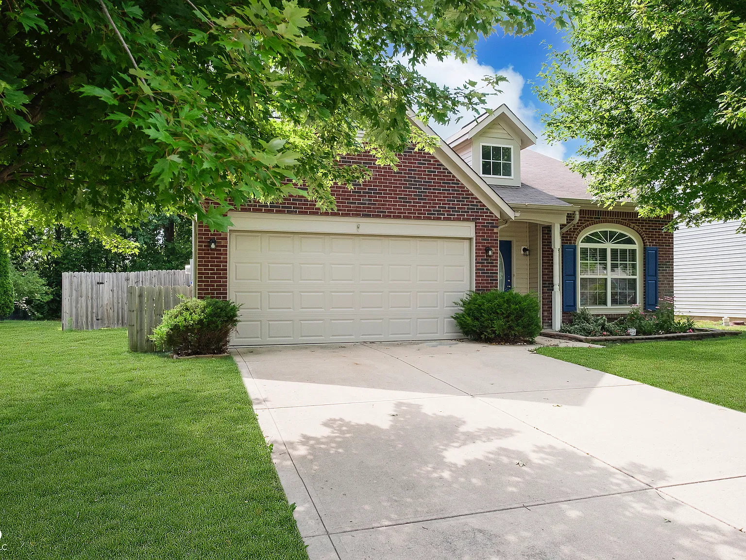 3 bed, 2.5 bath, 1872 sqft, $2,250 — Photo 2