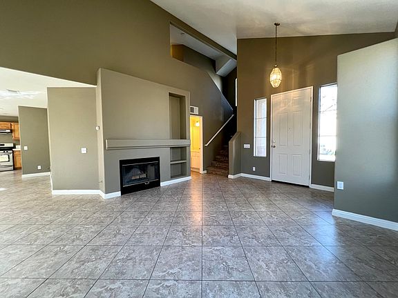 2nd image of 1090 Sunbeam Ln