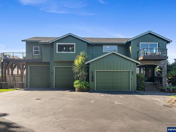 2nd image of 424 SW Cliff St