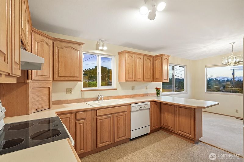 5th image of 741 Hemlock Street