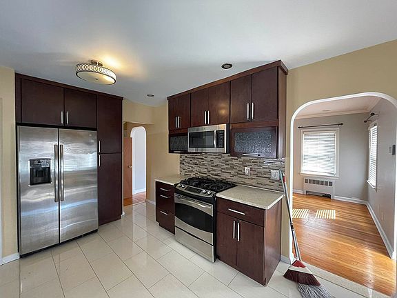5th image of 2815 Murray St Floor 1