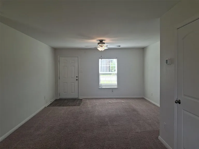 405 Riverdale Dr — Photo 1