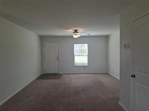 405 Riverdale Dr, Jarrell, TX 76537