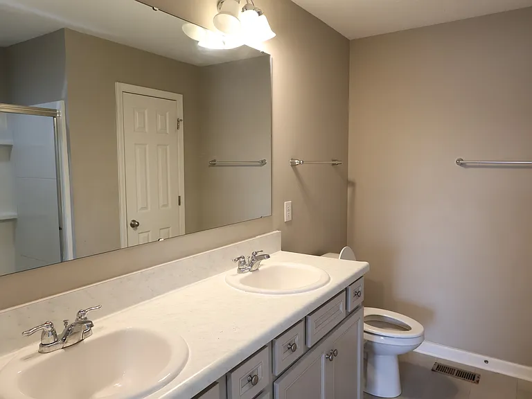 1899 Lakecrest Dr — Photo 40