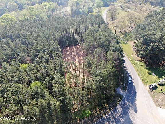 2nd image of 1501 S Slayden Rd
