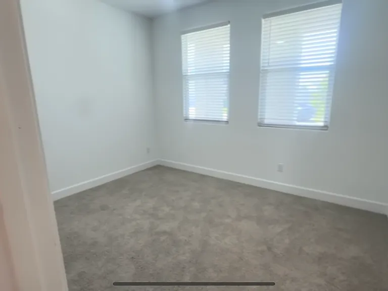 3459 N Cypress Ave — Photo 10