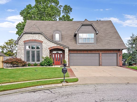 4th image of 3012 N Oak Ave