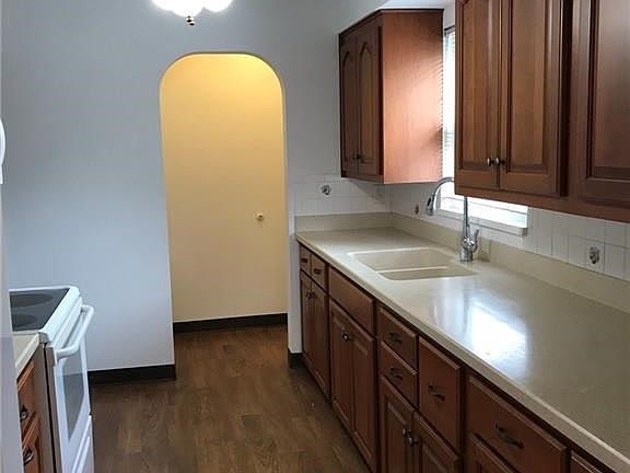 4th image of 1133 Broadview Blvd