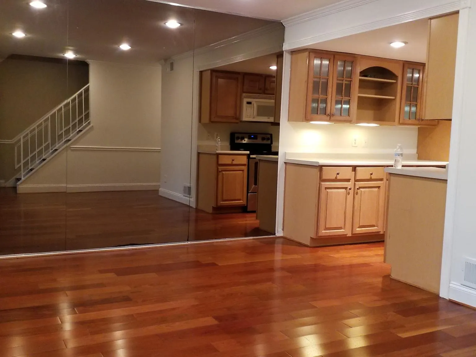 3 bed, 1320 sqft, $2,400 — Photo 3