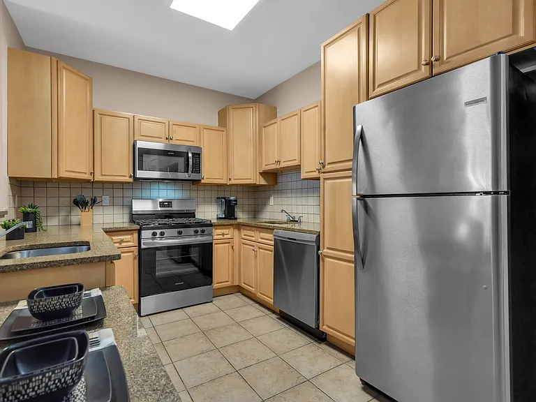 Washington Square Apartments — Photo 6