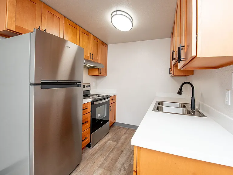 Park East & West Apartments — Photo 4