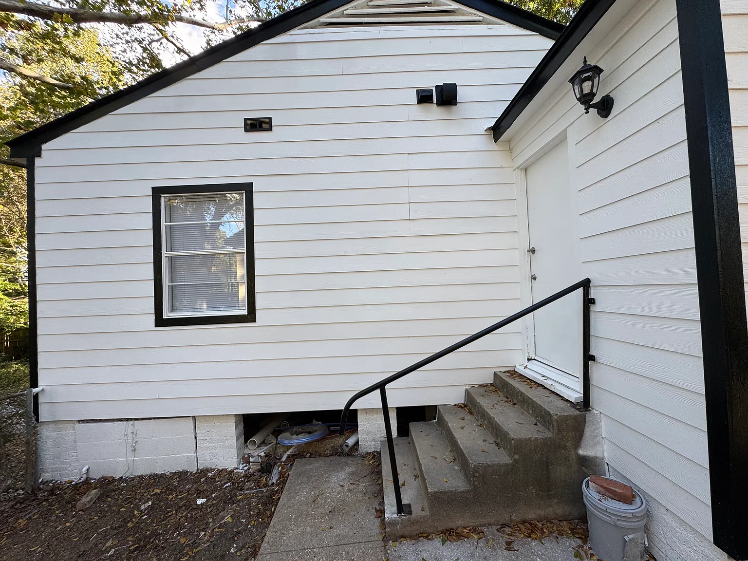 1821 Jenkins Ave — Photo 2