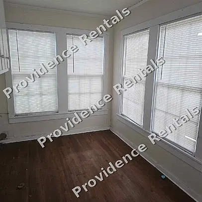 913 Eastland Avenue - 1 — Photo 3