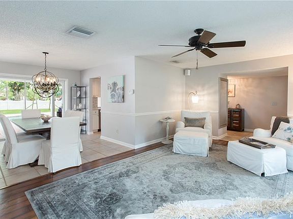 3rd image of 1400 73rd Cir NE