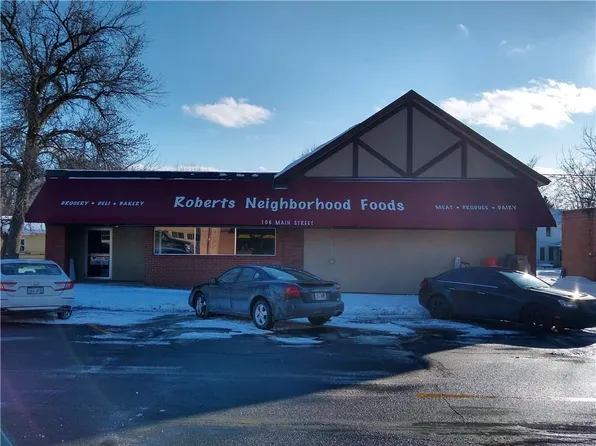 106 W Main St, Roberts, WI 54023